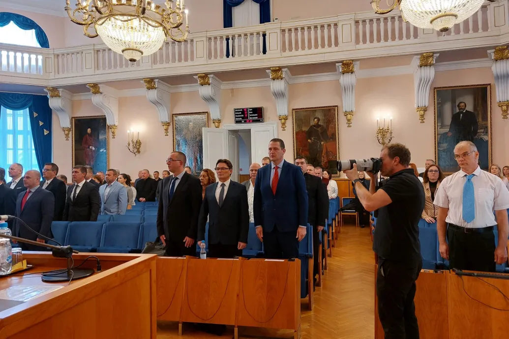 Fideszes többség híján a Mi Hazánk segítette ki a kormánypártot a Pest vármegyei közgyűlésben
