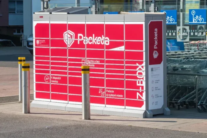 Új raktárhelyiséget bérel és alvállalkozókkal szerződik a Packeta, hogy ne késsenek heteket a csomagok