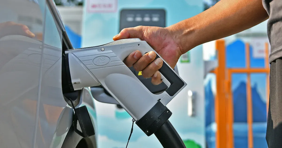 Reuters: Németország a kínai elektromos járművekre kivetendő európai uniós vámok bevezetése ellen fog szavazni