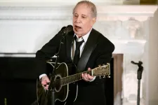 Halláskárosodása ellenére is visszatérne a koncertezéshez a 82 éves Paul Simon