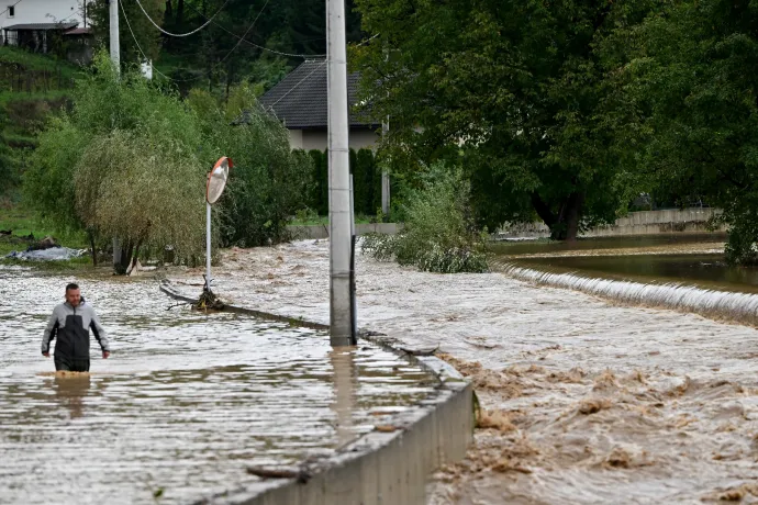 Már 14 halálos áldozatuk van a Boszniában pusztító áradásoknak és földcsuszamlásoknak