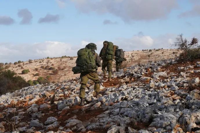 Az IDF által kiadott képen izraeli katonák láthatók bevetés közben Libanonban, 2024. október 3-án – Fotó: Israel Defense Forces / Reuters