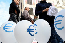 A minimálbért már euróban számolja Orbán Viktor, de mi lesz közben a forinttal?