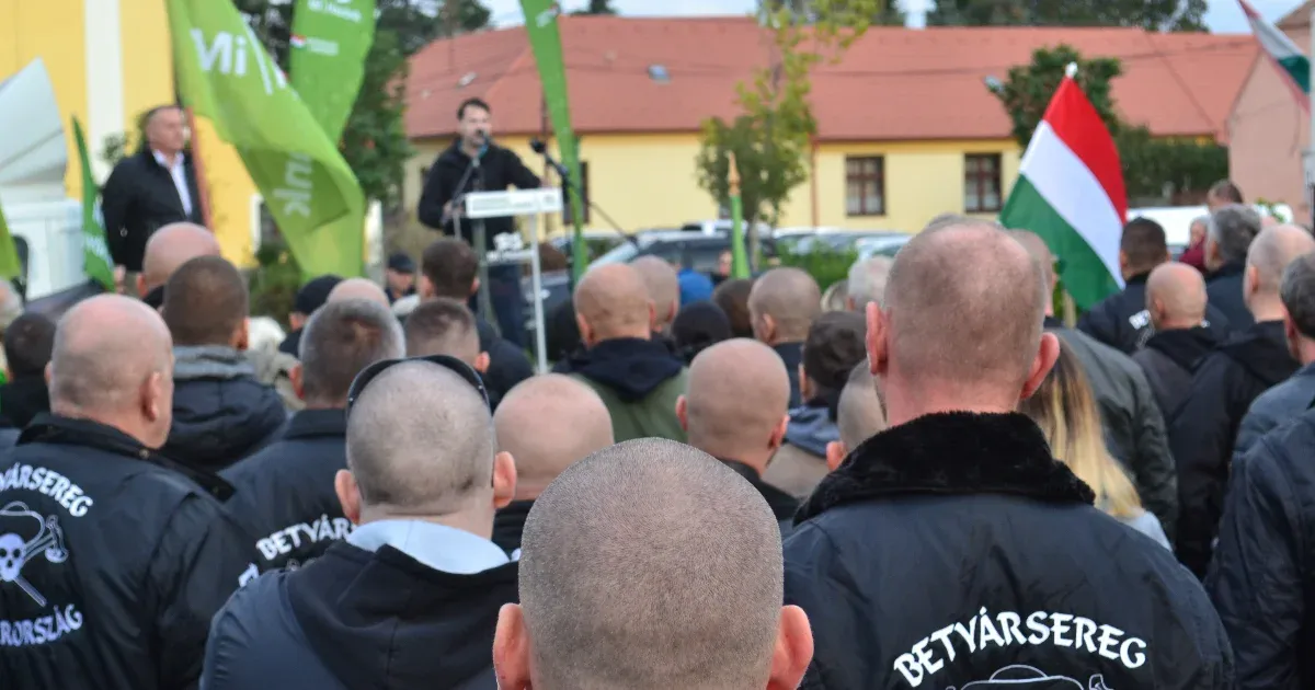 Védelmet ígért a Betyársereg a helyieknek Vitnyéden, ahol a Mi Hazánk szerint igenis migránstábor épül