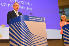 Van már akkora bajban Európa, hogy Egyesült Államok legyen belőle?