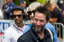 Keanu Reeves profi autóversenyzőként debütált