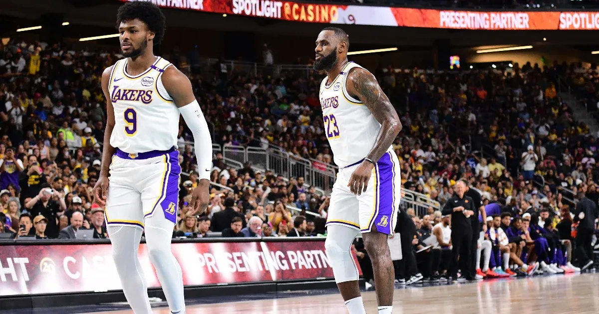 LeBron James és fia egyszerre volt pályán a Lakersben, NBA-történelmet írtak