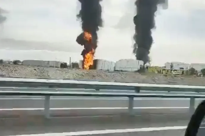 Orosz légibombák hullottak Herszonra, az ukrán hadsereg állítja, hogy megsemmisítette a Krím legnagyobb olajterminálját