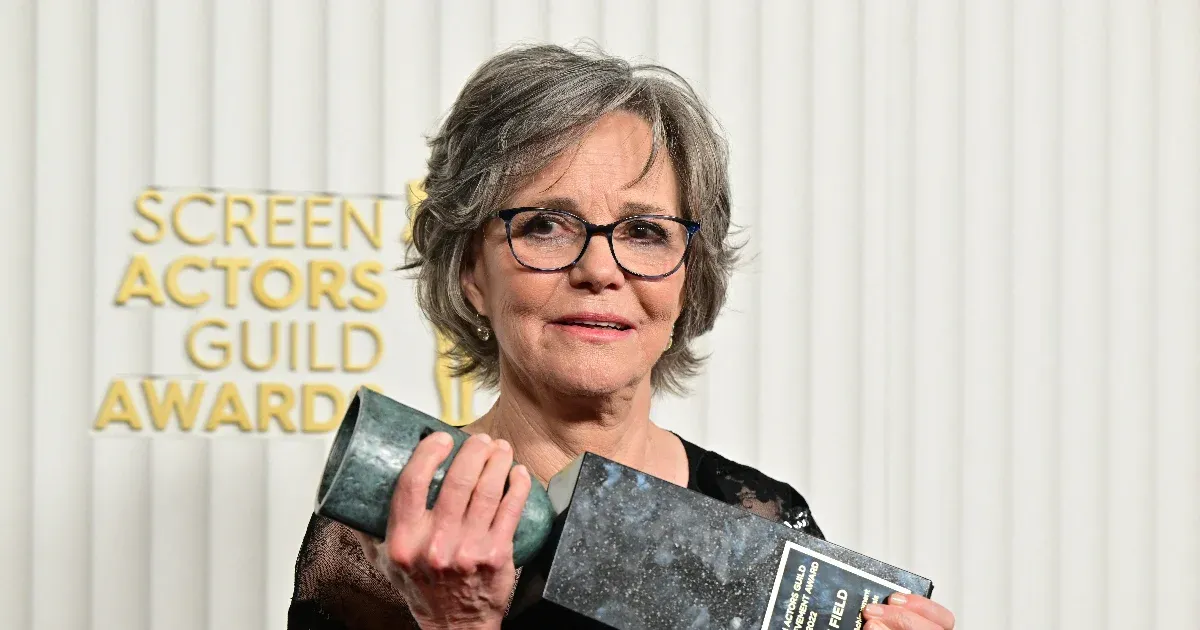 Traumatikus, érzéstelenítés nélküli, illegális abortuszával érvel Sally Field színésznő Kamala Harris mellett