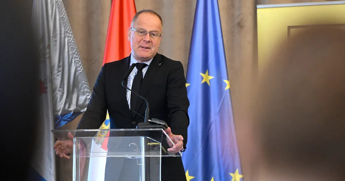 Navracsics bejelentette: jövőre elveszik az iparűzésiadó-bevétel egy részét a városoktól, és a járások kapják meg azt