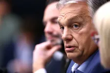 Megzavarták Orbán Viktor sajtótájékoztatóját Strasbourgban, kérdéssel zaklatták a miniszterelnököt