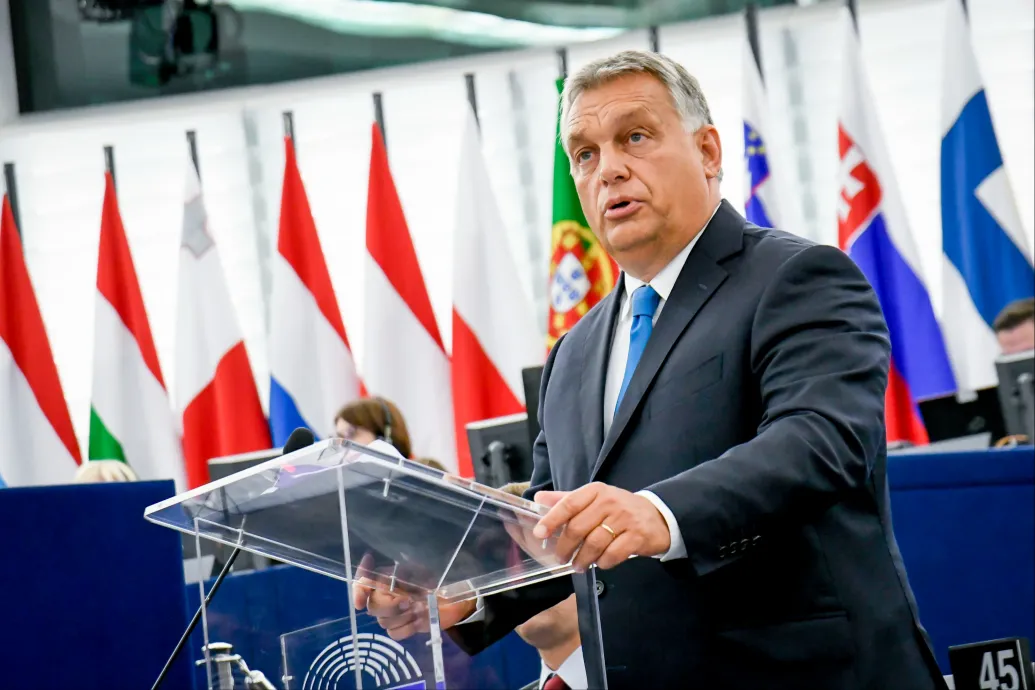 Indul a csihi-puhi: Orbán hosszú évek kihagyása után ismét az EP plenáris ülésén vitázik