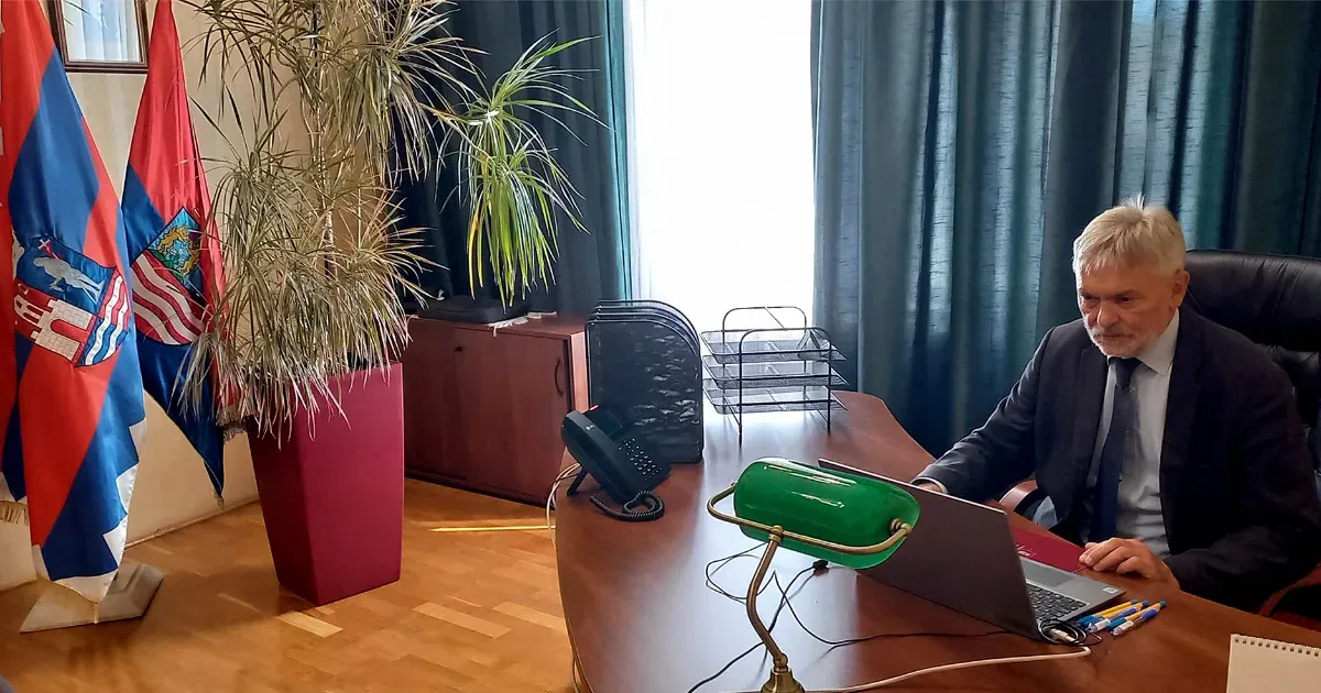 Úgy megkötötte a régi vezetés az új polgármester kezét, hogy két porszívó beszerzéséhez is közgyűlési döntés kellett