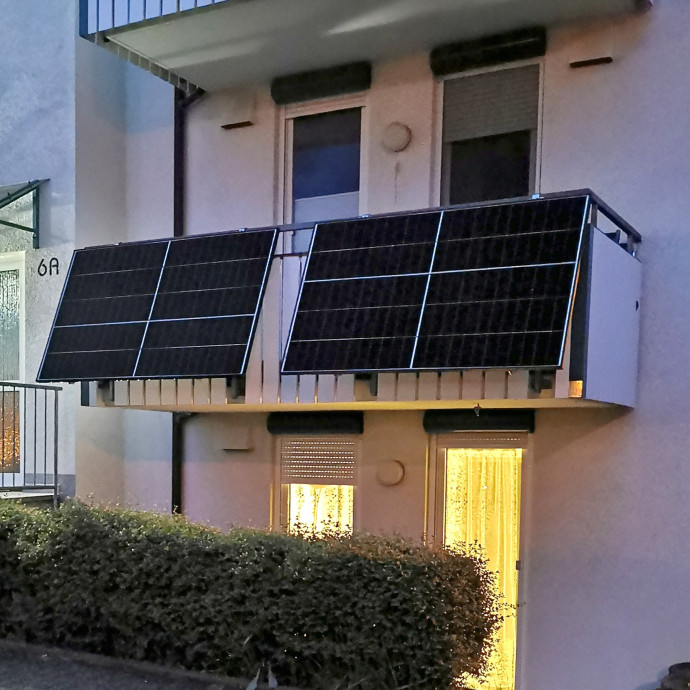 Úgy tiltották be az erkélynapelemeket, hogy nyitva hagytak pár kiskaput