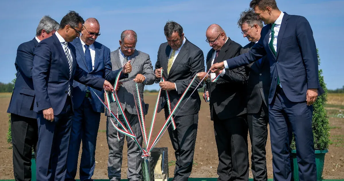 Még mindig nem gyárt vakcinákat a debreceni oltóanyaggyár, pedig már 2022 vége óta működnie kellene