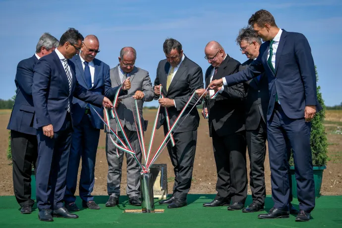 Még mindig nem gyárt vakcinákat a debreceni oltóanyaggyár, pedig már 2022 vége óta működnie kellene