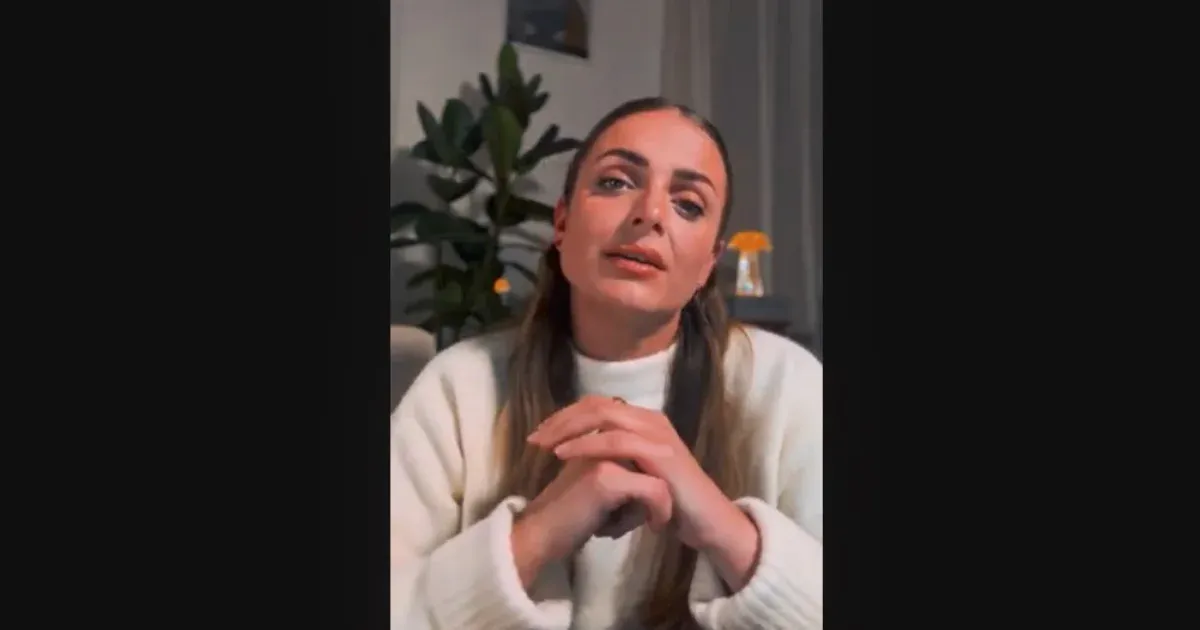 Vlogger-karrierbe kezd Vogel Evelin, ismét Magyar Péterről beszélt az új videójában