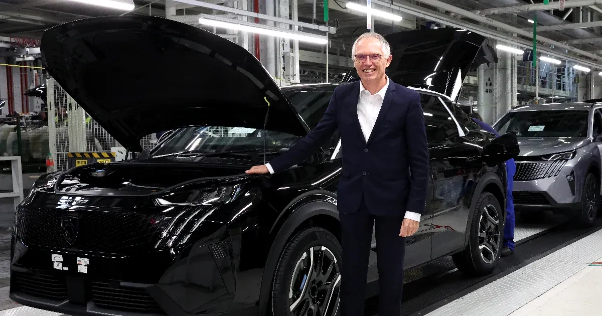 Romlanak a Fiatot és Opelt gyártó Stellantis kilátásai, új vezérigazgatót keres a cég