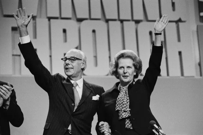 Thatcher férjével a robbantás másnapján – Larry Ellis / Daily Express / Hulton Archive / Getty Images