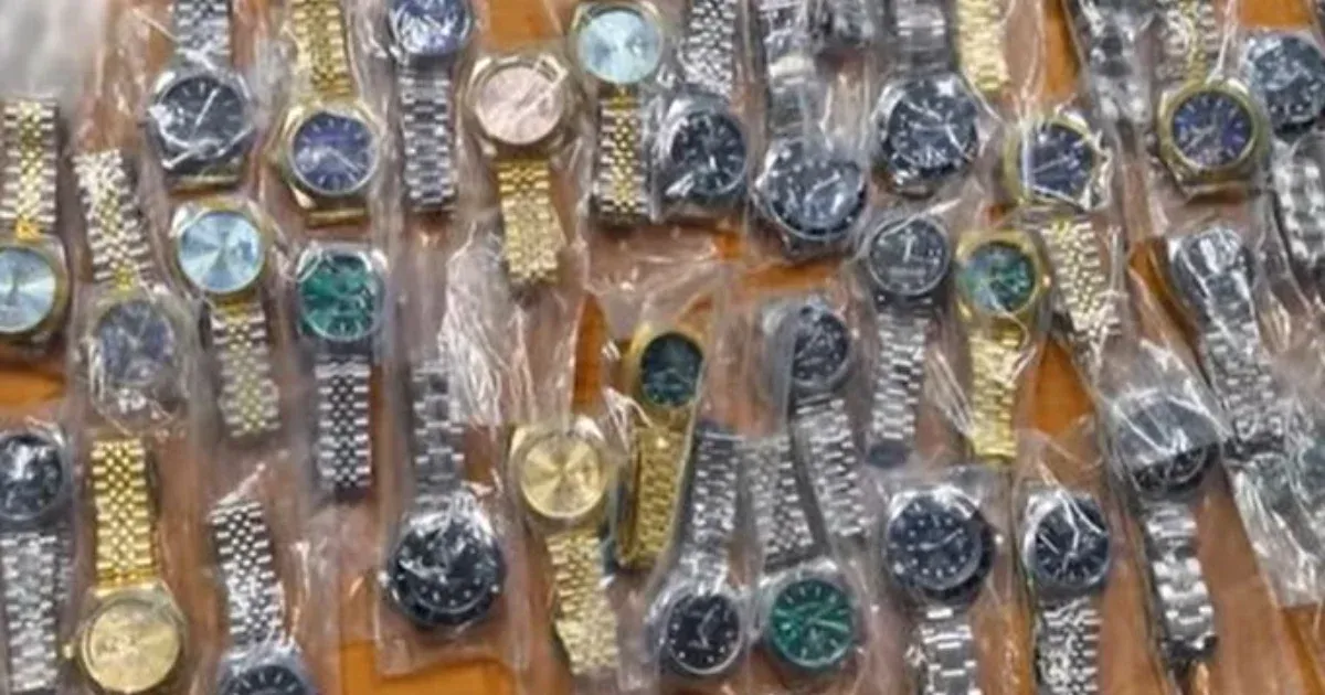 Több mint száz hamis Rolexet talált a NAV egy bolgár rendszámú teherautóban