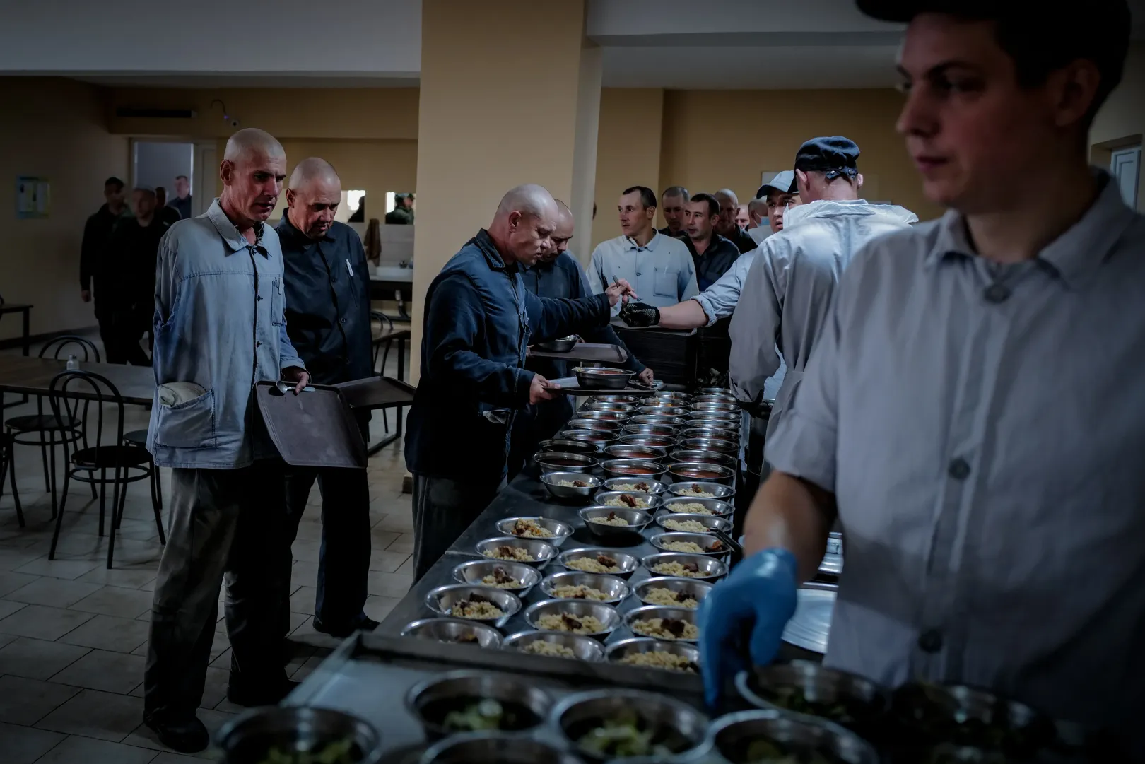 Az ételt is a foglyok készítik, a konyha főnöke civilben is séf volt, mielőtt hat behívót is visszautasított, amikor közölték vele: sereg vagy börtön – Fotó: Huszti István / Telex