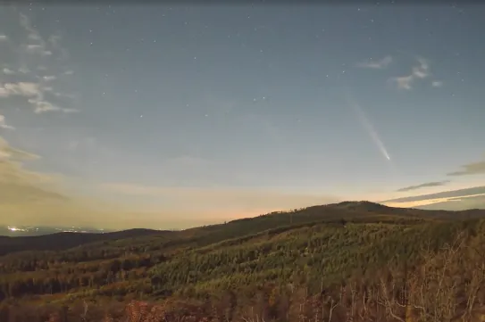 Így süvít a Tsuchinshan-ATLAS üstökös a magyar égbolton