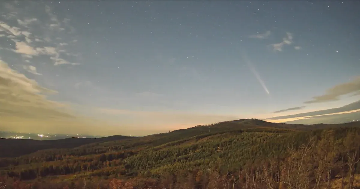 Így süvít a Tsuchinshan-ATLAS üstökös a magyar égbolton