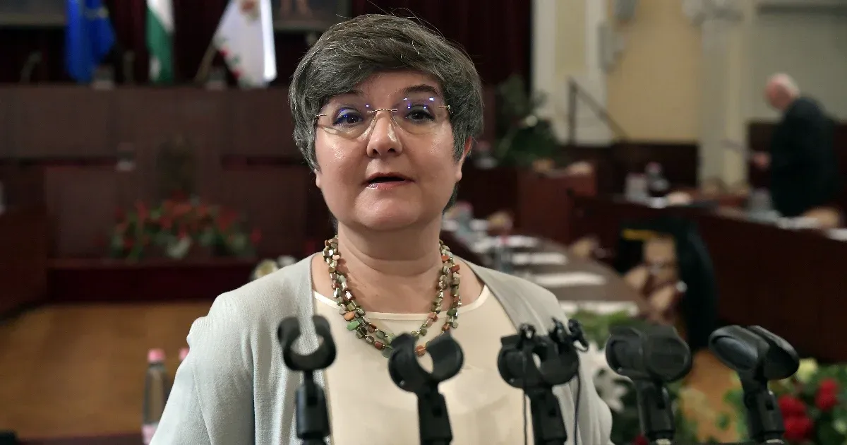 A leváltott I. kerületi polgármester 16 milliós jutalmat adott a távozó jegyzőjének, V. Naszályi szerint csak korrekten jártak el