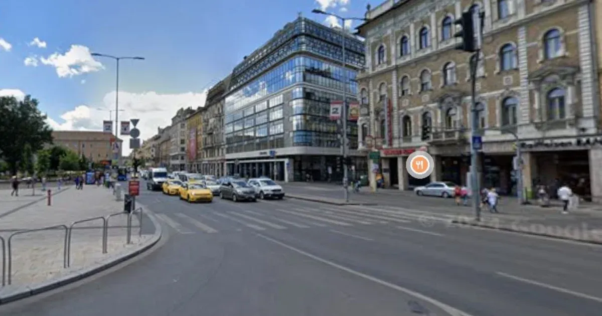 Lelépett a Blahán a pirosnál a zebrára, elütötte egy 90-nel száguldó motoros, a gyalogos kaphat egy év fogházat
