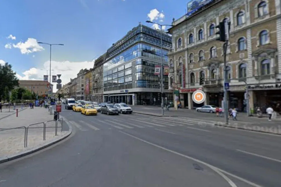 Lelépett a Blahán a pirosnál a zebrára, elütötte egy 90-nel száguldó motoros, a gyalogos kaphat egy év fogházat