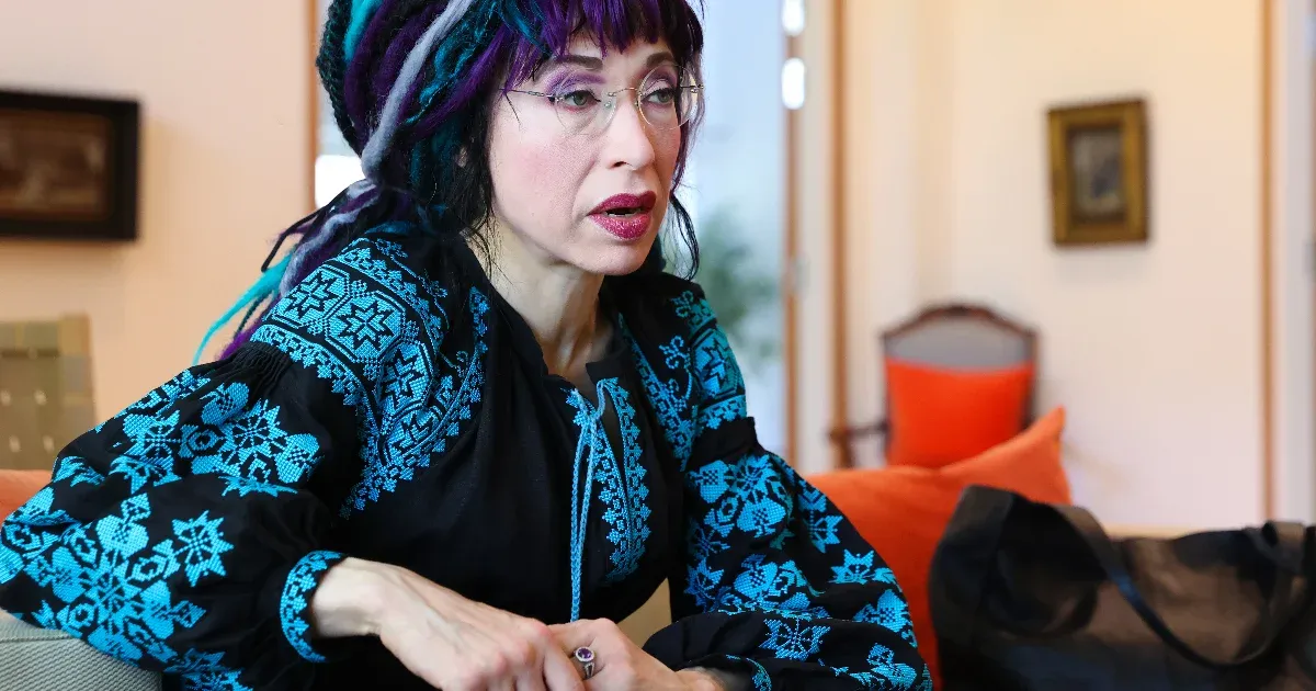 Sofi Oksanen: A „nem érdekel a politika” hozzáállás teszi lehetővé az autoriter kormányzást