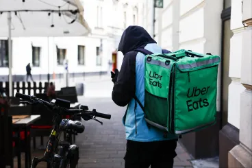 Borospoharakra és pattanásgátlókra költötték a cégtől kapott kajakuponjaikat a Meta Los Angeles-i dolgozói, kirúgták őket