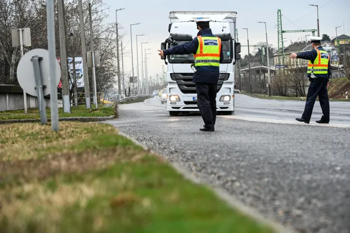 Csak az M1-es autópályán több mint 80 milliárd forint útdíjat fizettek a teherautók tavaly