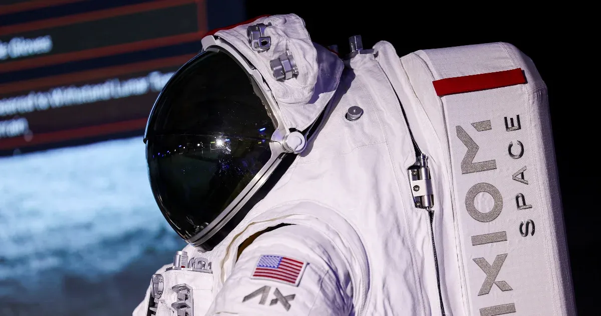 Elkészültek a Prada űrruhái, a NASA ezekben térhet vissza a Holdra