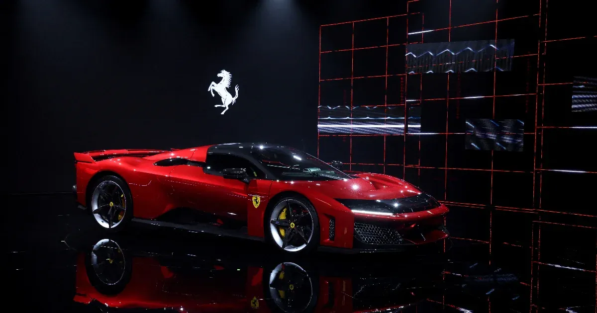 A Ferrari új csúcsmodellje több mint 1,4 milliárd forintba kerül, de versenytechnikát ígér közúti használatra