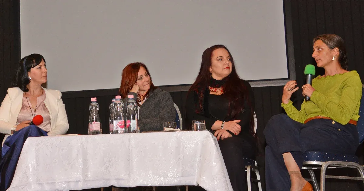 A nők úgy érzik, lojalitással tartoznak a hatalomnak