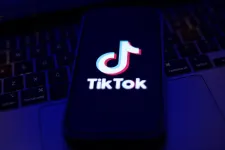 Továbbra is könnyű dezinformációs választási hirdetést futtatni a Facebookon és a TikTokon