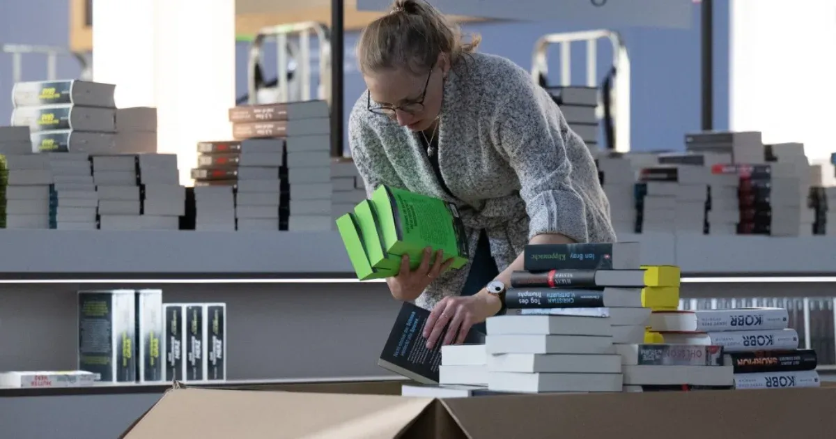 A világ egyik legnagyobb forgalmazója megtiltja, hogy mesterséges intelligenciát tanítsanak a könyvein