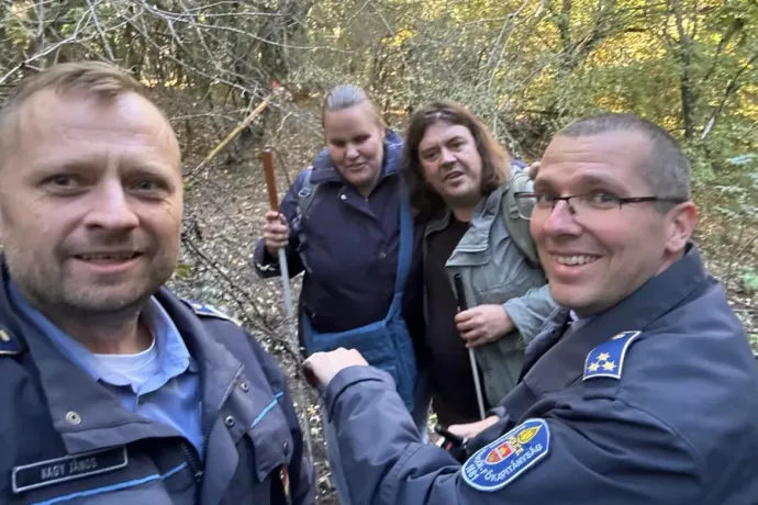 Eltévedtek az erdőben, rendőrök juttatták haza a gyengénlátó házaspárt