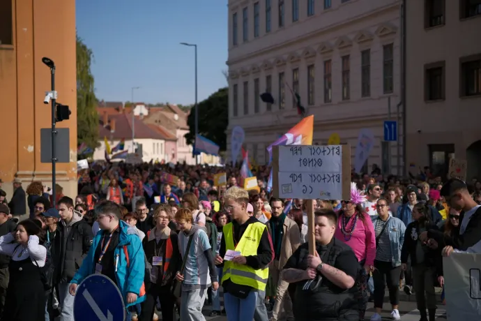 Tartozunk a szabadságunk használatával azoknak, akiknek a jogai korlátozva vannak