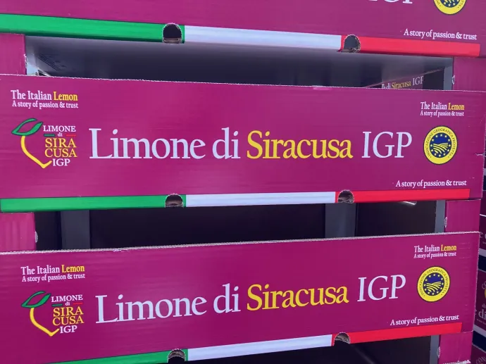 Az egységes, oltalomvédett szirakúzai citromos jelölés – Fotó: Brückner Gergely / Telex