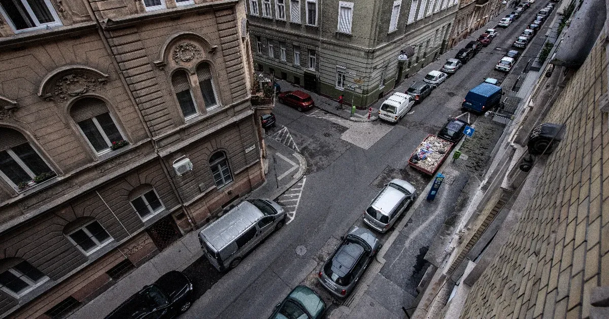 Megszavazta Erzsébetváros a 17-szeres lakossági parkolási költséget