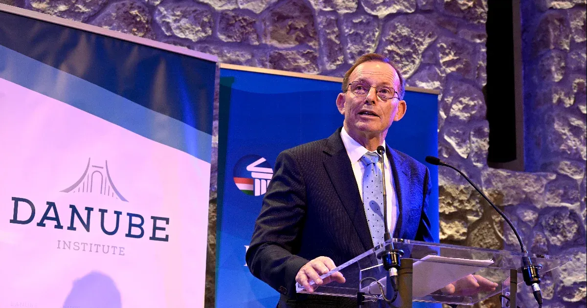 Átlátszó: Közpénzből népszerűsítik a magyar kormányt a Danube Institute munkatársai külföldön