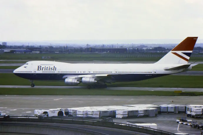 A Boeing 747, aminek egy vulkán menet közben leállította mindegyik hajtóművét