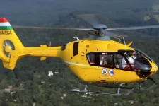 A mentőhelikopter felcsavarta a vontatókötelet, ezért egy másik helikoptert kellett hívni a kalocsai balesethez