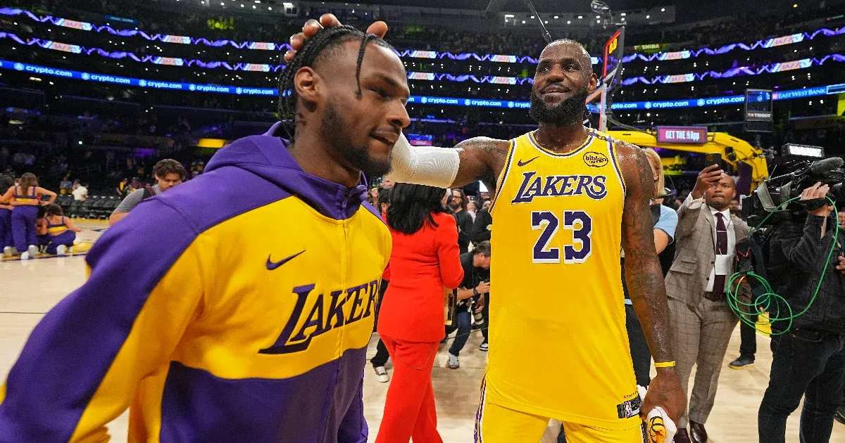 LeBron James két és fél percet játszott együtt a fiával az NBA-alapszakasz első meccsén