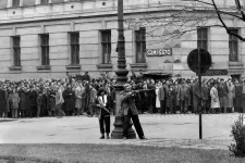 Babarczy Eszter: Ha nem állunk készen arra, hogy meghaljunk a szabadságért, akkor nem vagyunk 1956 örökösei