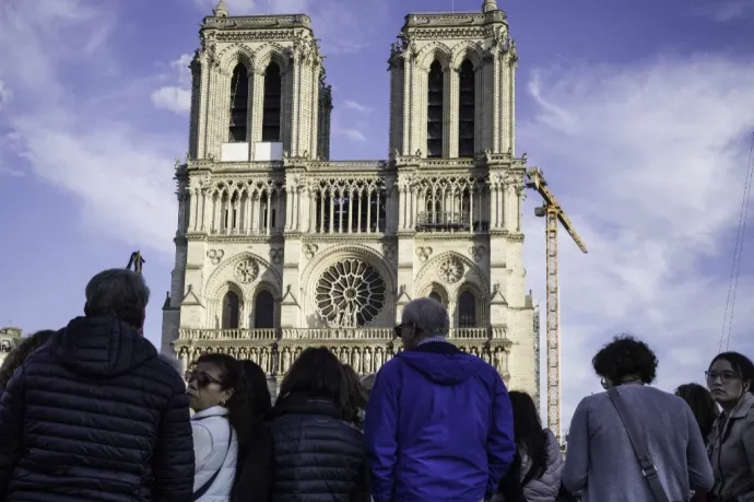 A francia kormány szerint belépőt kellene szedni a Notre-Dame-ban