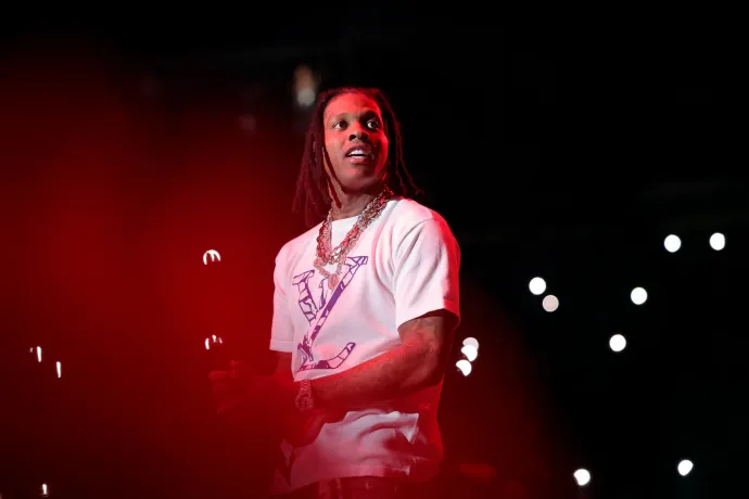 Letartóztatták Lil Durk chicagói rappert, akit bérgyilkos felbérelésével vádolnak