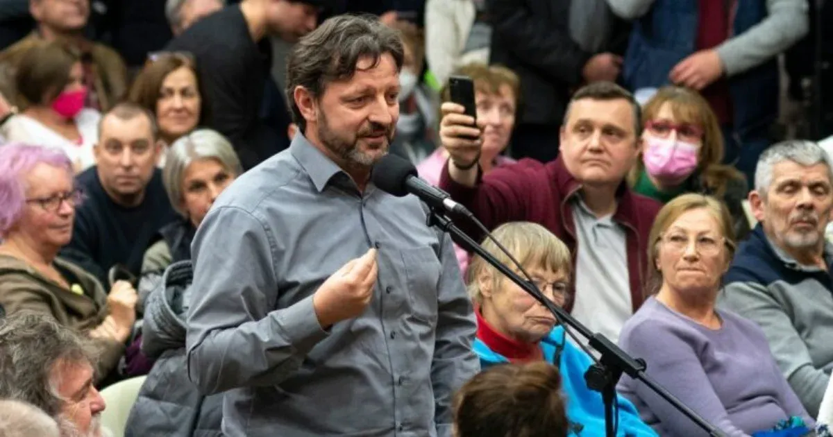 „Megpuccsoltak” – kiszáll az ellenzéki szövetségből Érden az LMP-s képviselő